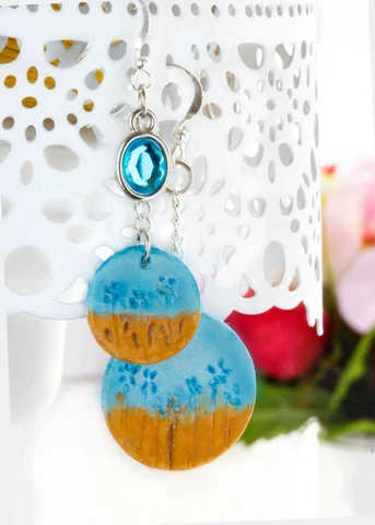 Create beautiful DIY boho earrings with La Doll Natural Stone Clay. This air dry clay will allow you to make beautiful earrings in no time!